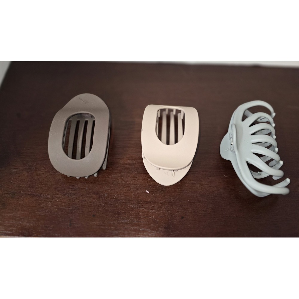 Set Of 4 flat And claw Hair clips
